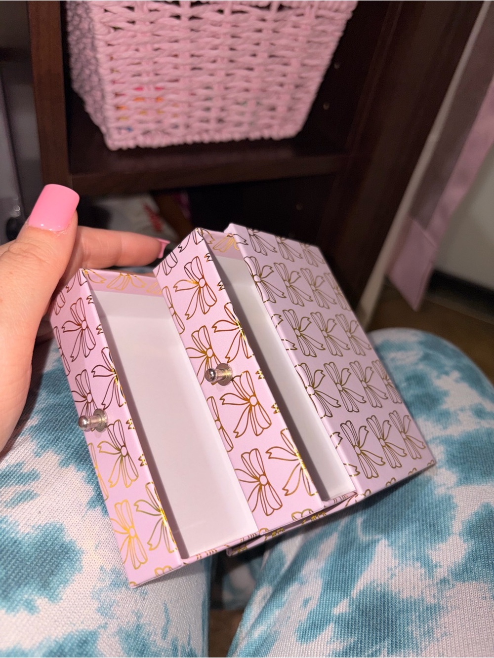 Lilac Bow Pattern Box - Picture 2 of 4